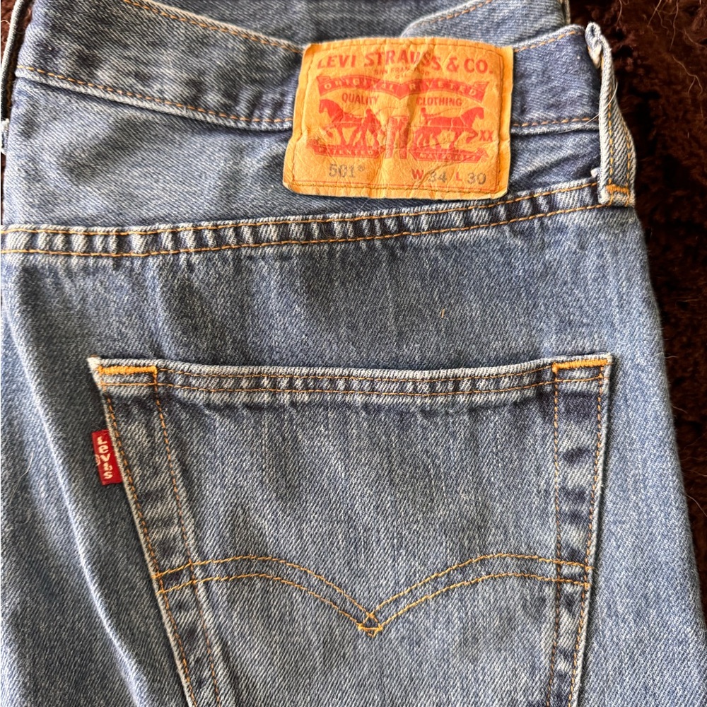 Levi's Classic Blue Jeans with Red Tag